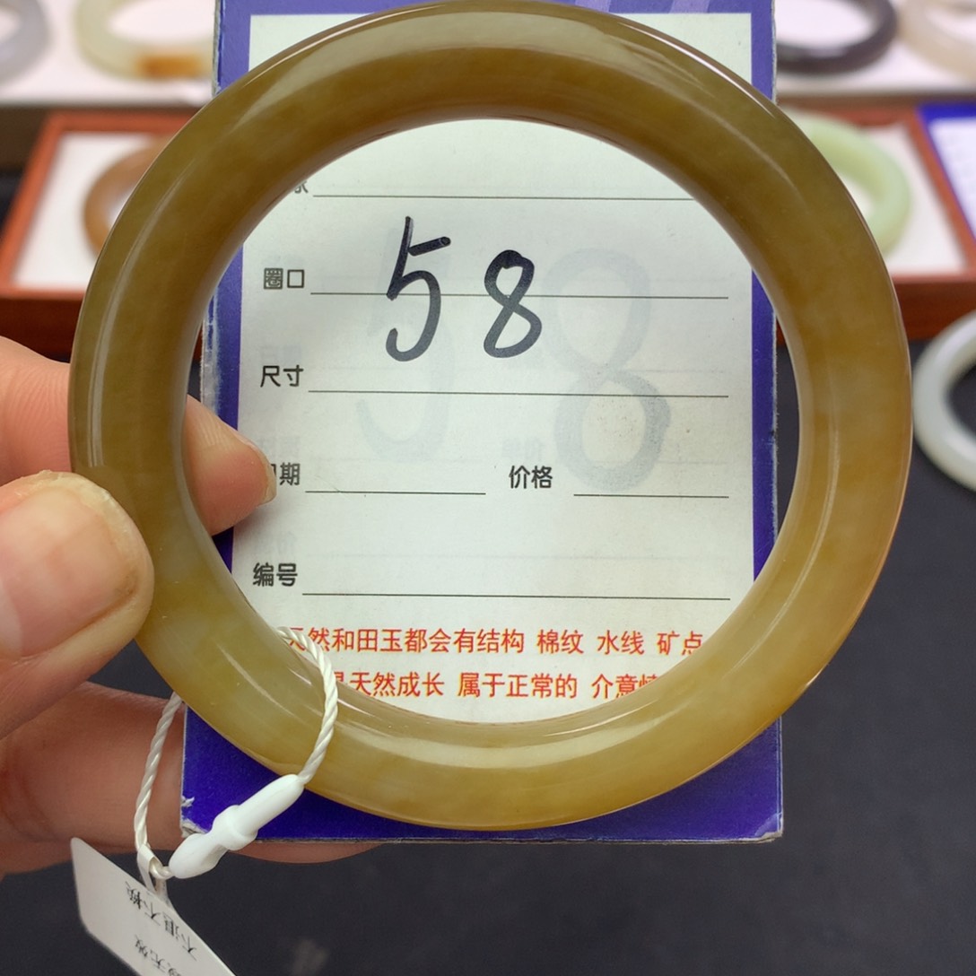 和田玉手镯未镶嵌