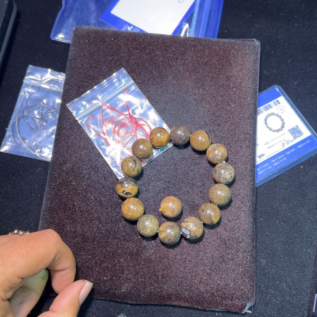 琥珀未镶嵌裸石琥珀