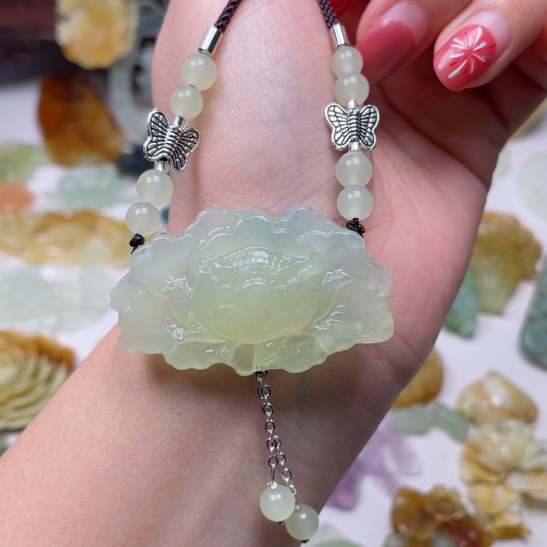 蛇纹石玉颈饰未镶嵌