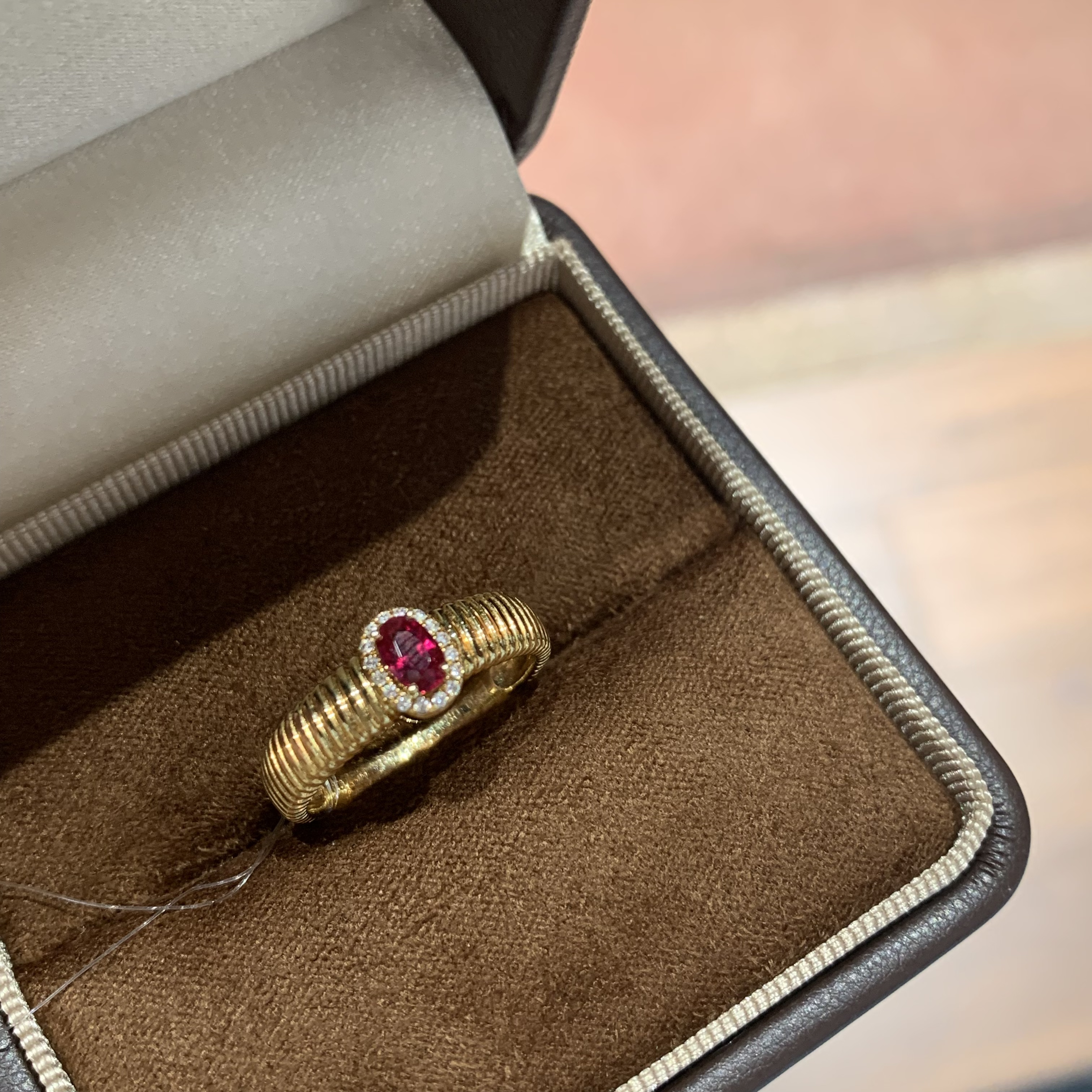 天然红宝石18K金镶40分罗纹戒指玫瑰金色