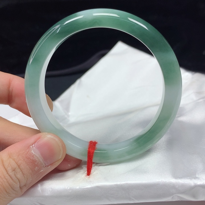 翡翠手镯（圆镯）未镶嵌55.2