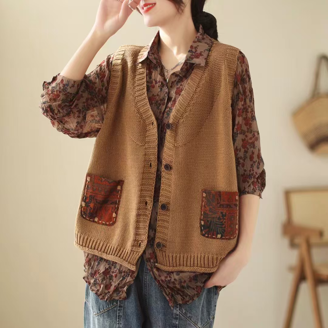 纯色毛线马甲高级感针织坎肩女2025春季流行纽扣叠穿开衫毛衣