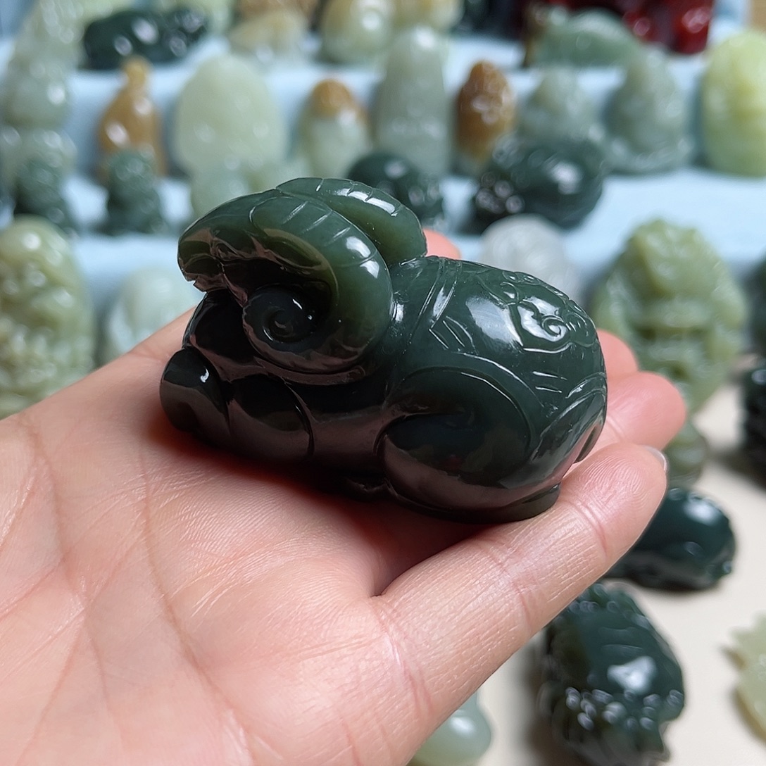 和田玉未镶嵌把件