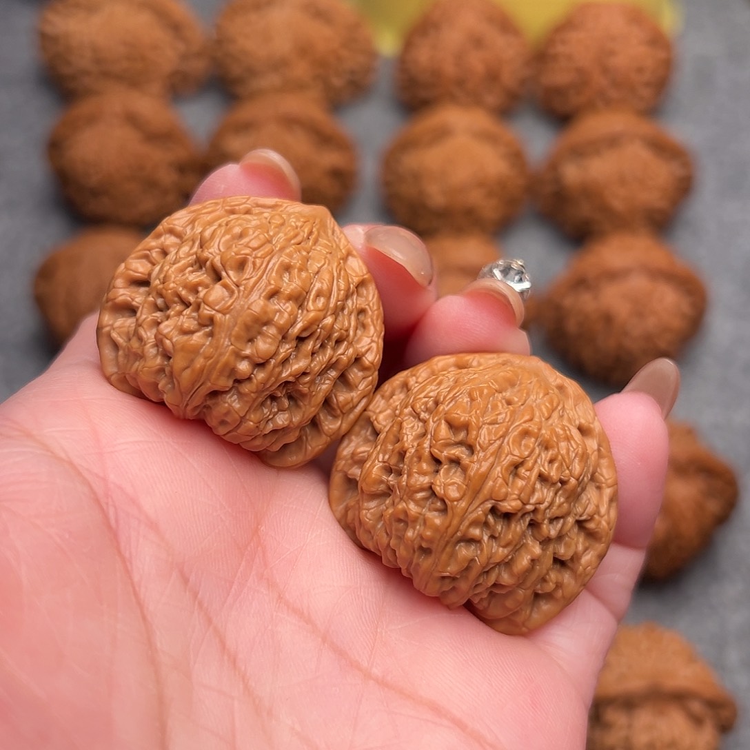 把件文玩核桃精品三角红宝石35全品