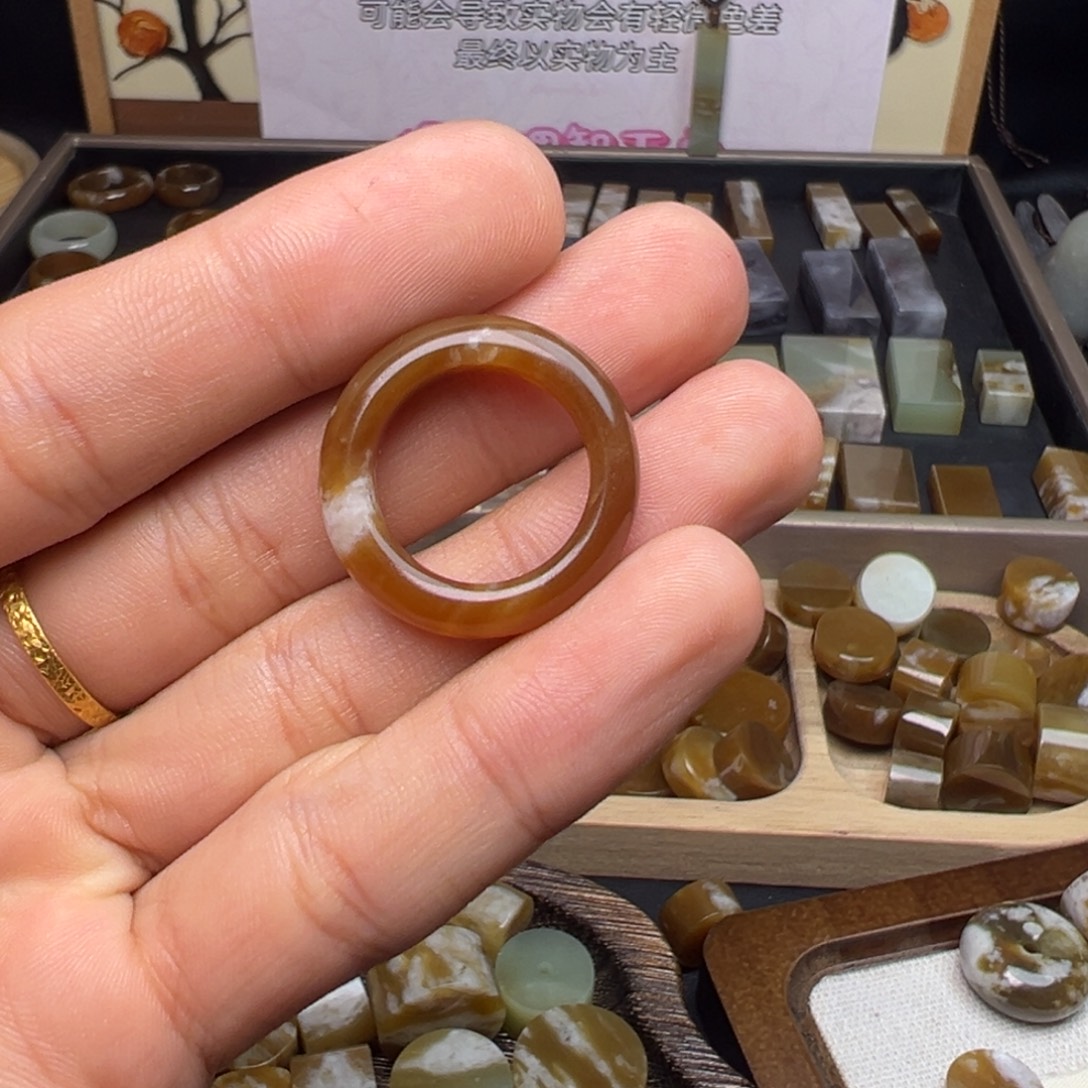 阿***娴和田玉（糖玉）未镶嵌珠宝奇石戒指