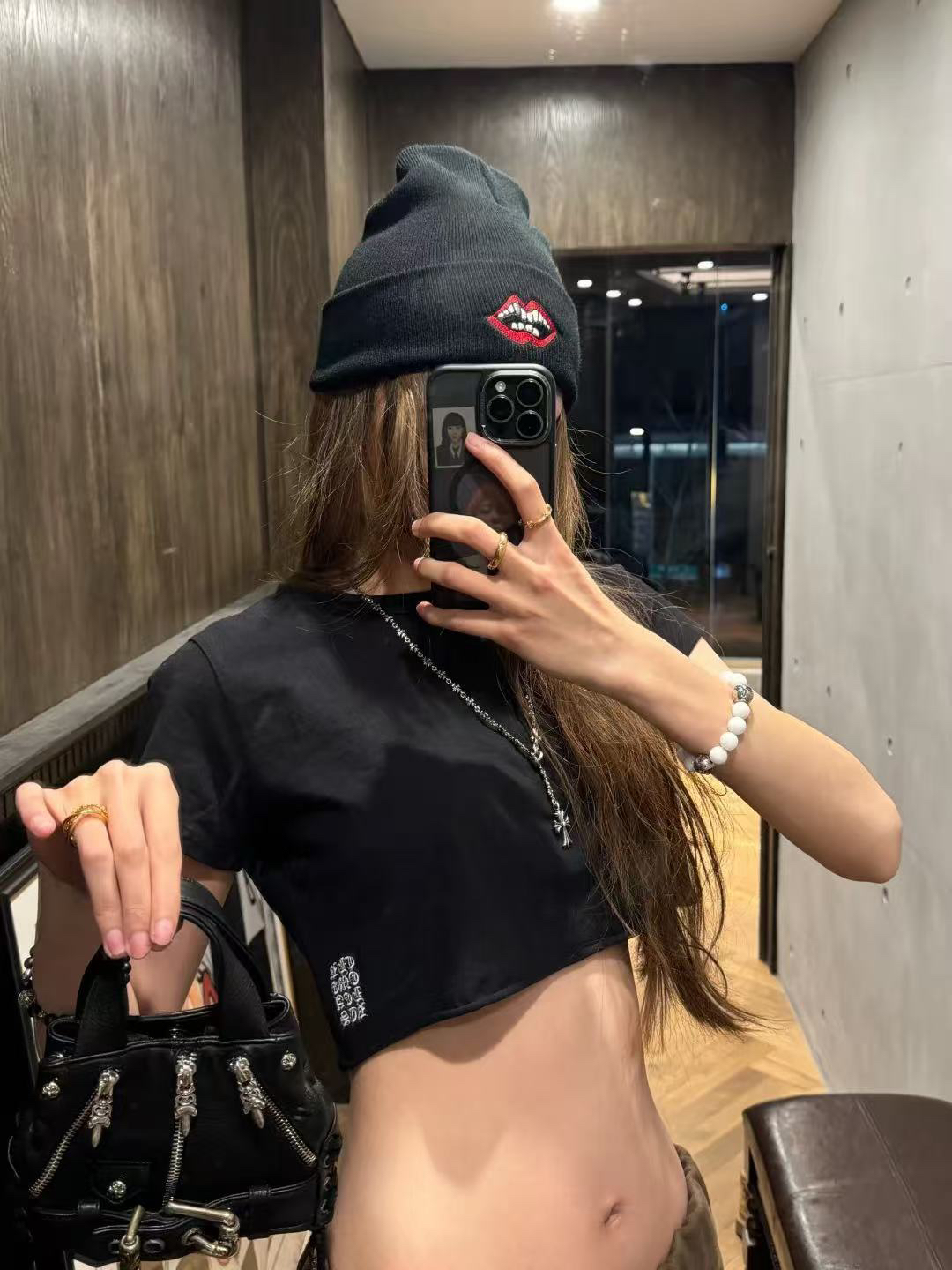 lisa十字架梵文刺绣短袖T恤女辣妹短款甜酷宽松露腰露小上衣Kuku