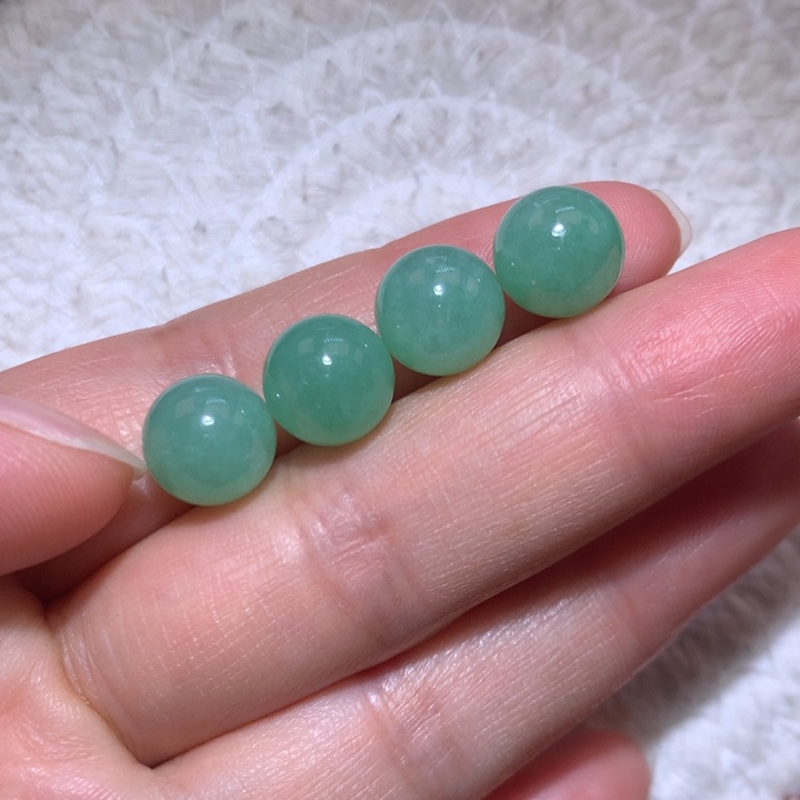 翡翠散珠冰绿单珠一颗