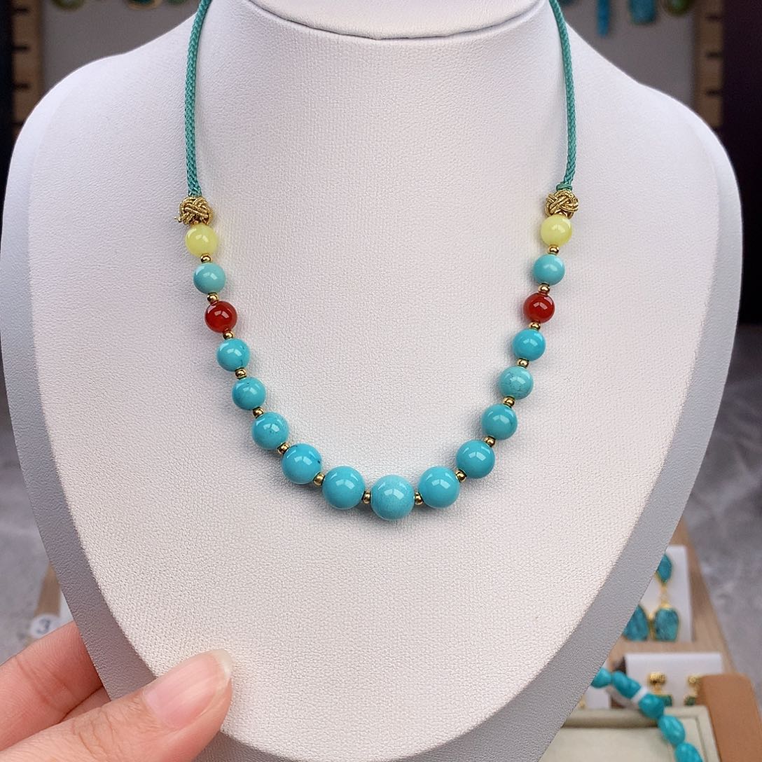 绿松石颈饰未镶嵌