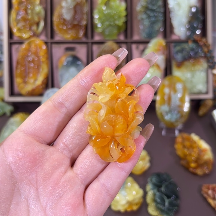 未镶嵌蛇纹石玉颈饰楠*?