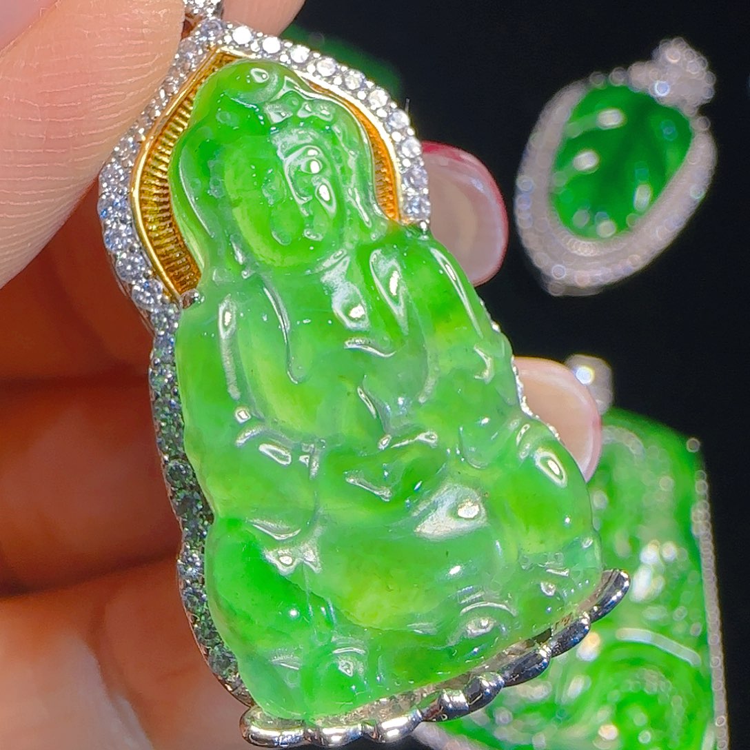 翡翠吊坠(赠链)未镶嵌