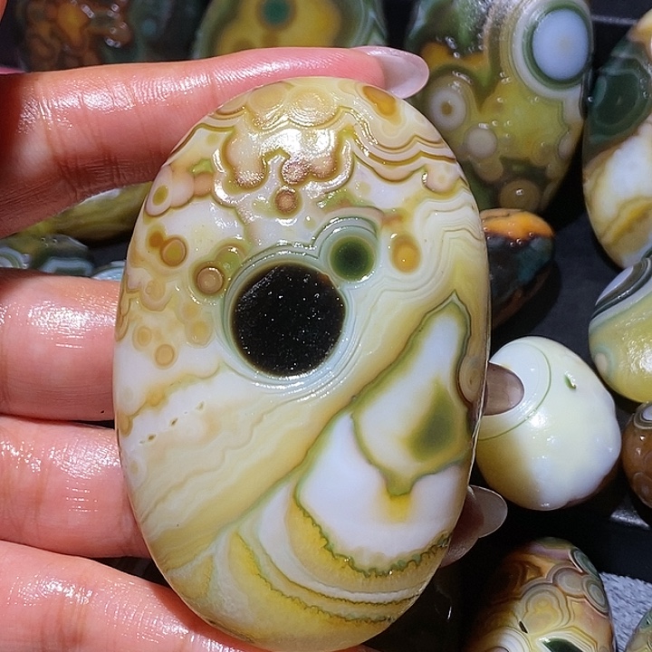 玛瑙/玉髓未镶嵌珠宝奇石128