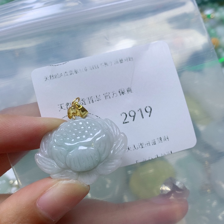 翡翠挂件未镶嵌翡翠