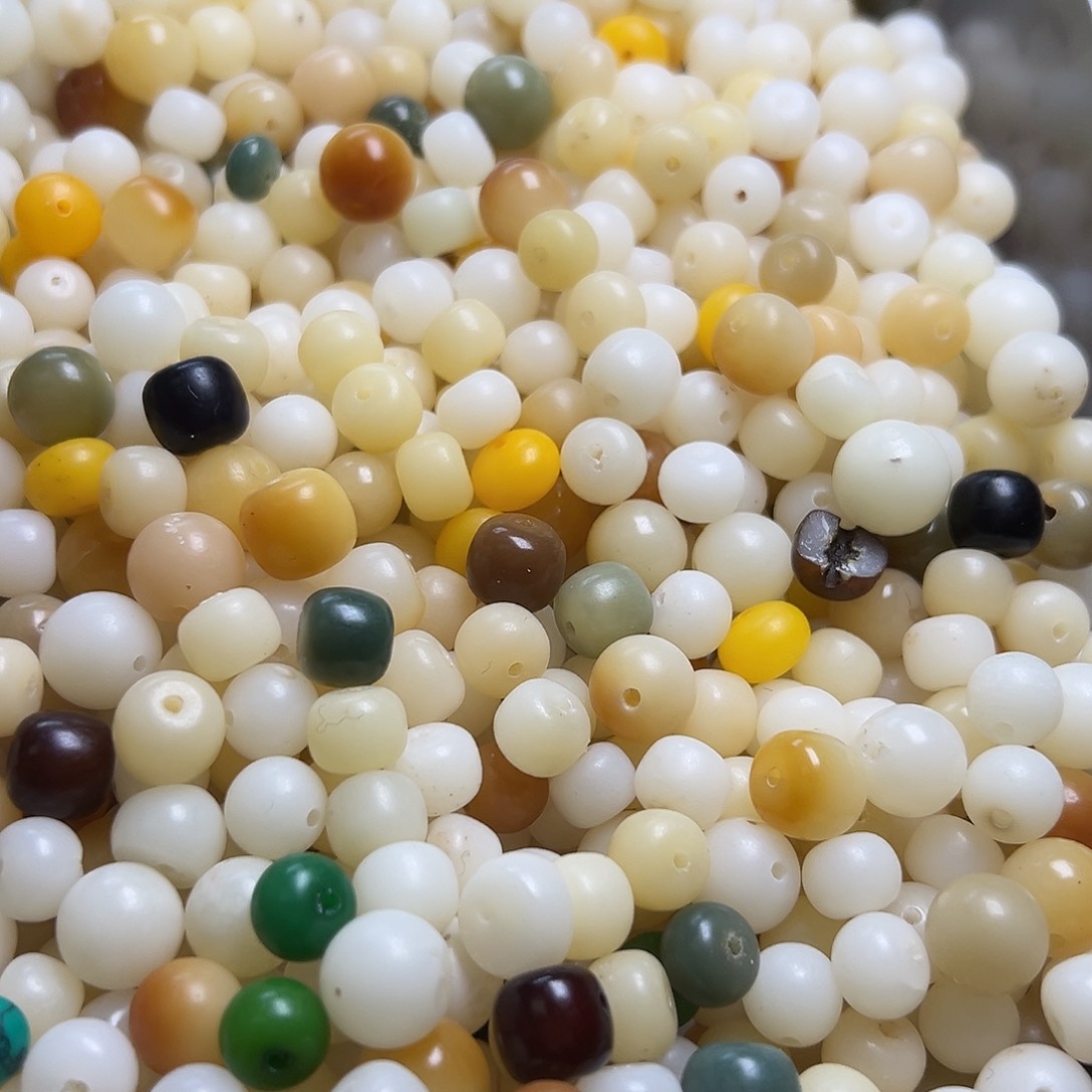 白玉菩提吊坠瑕疵炭烧混300颗