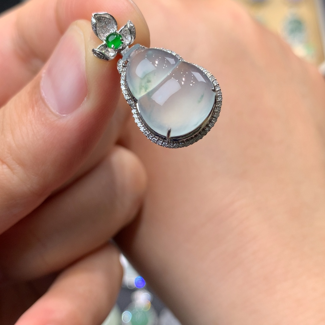 翡翠吊坠(不含链)18K金镶嵌葫芦