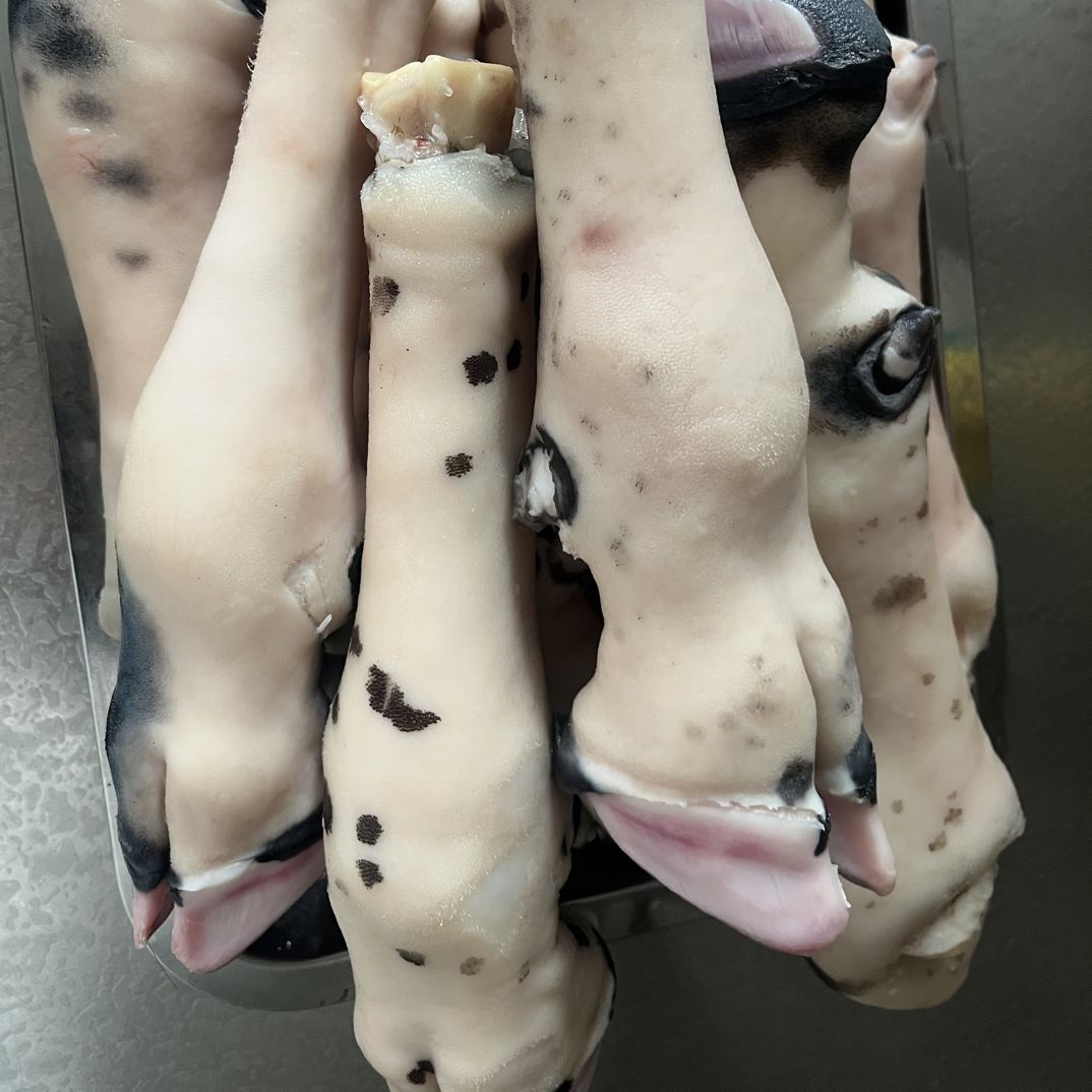 清真水腿原色带筋黑白花羊蹄满满的胶原蛋