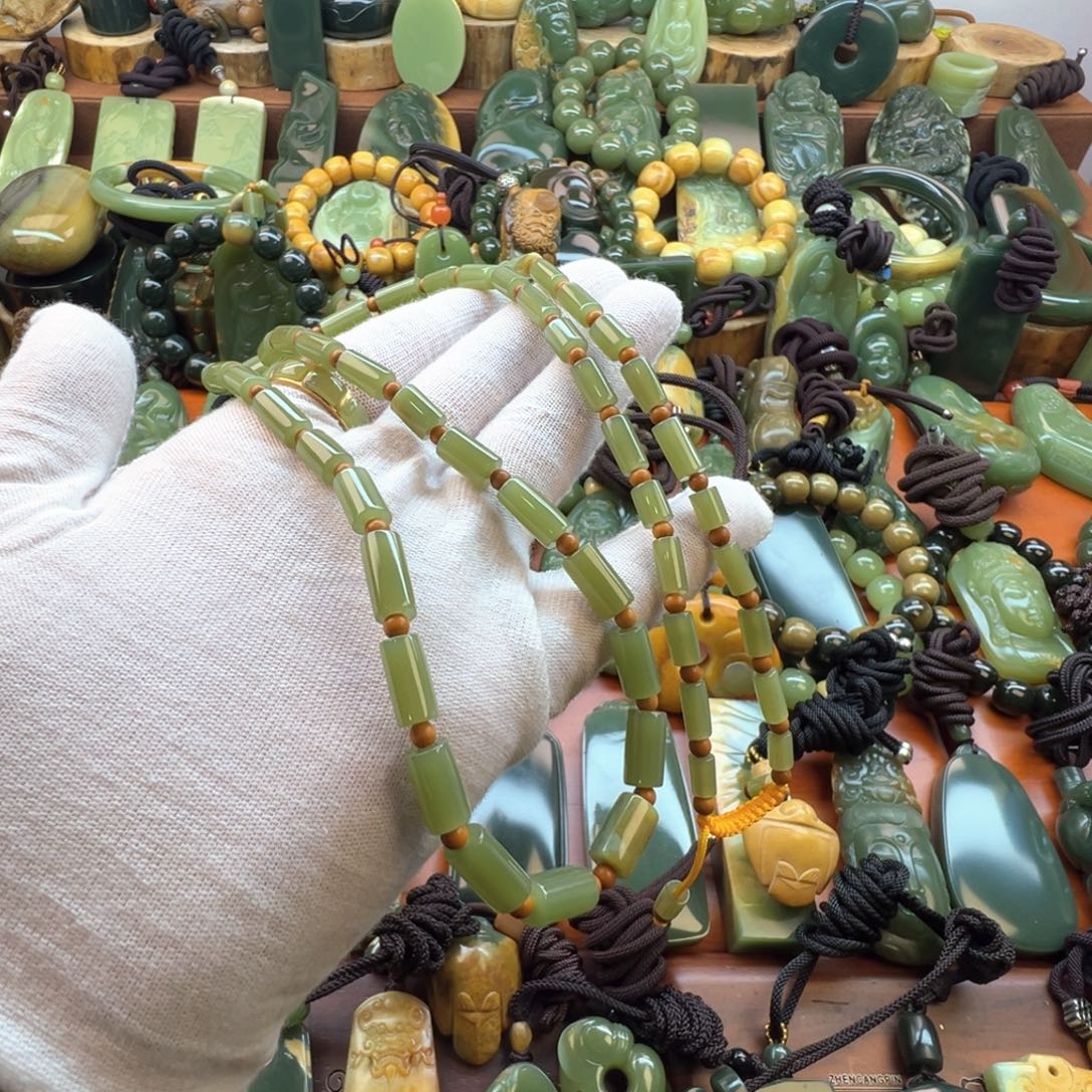 i***u岫岩河磨玉（透闪石质玉）未镶嵌手链