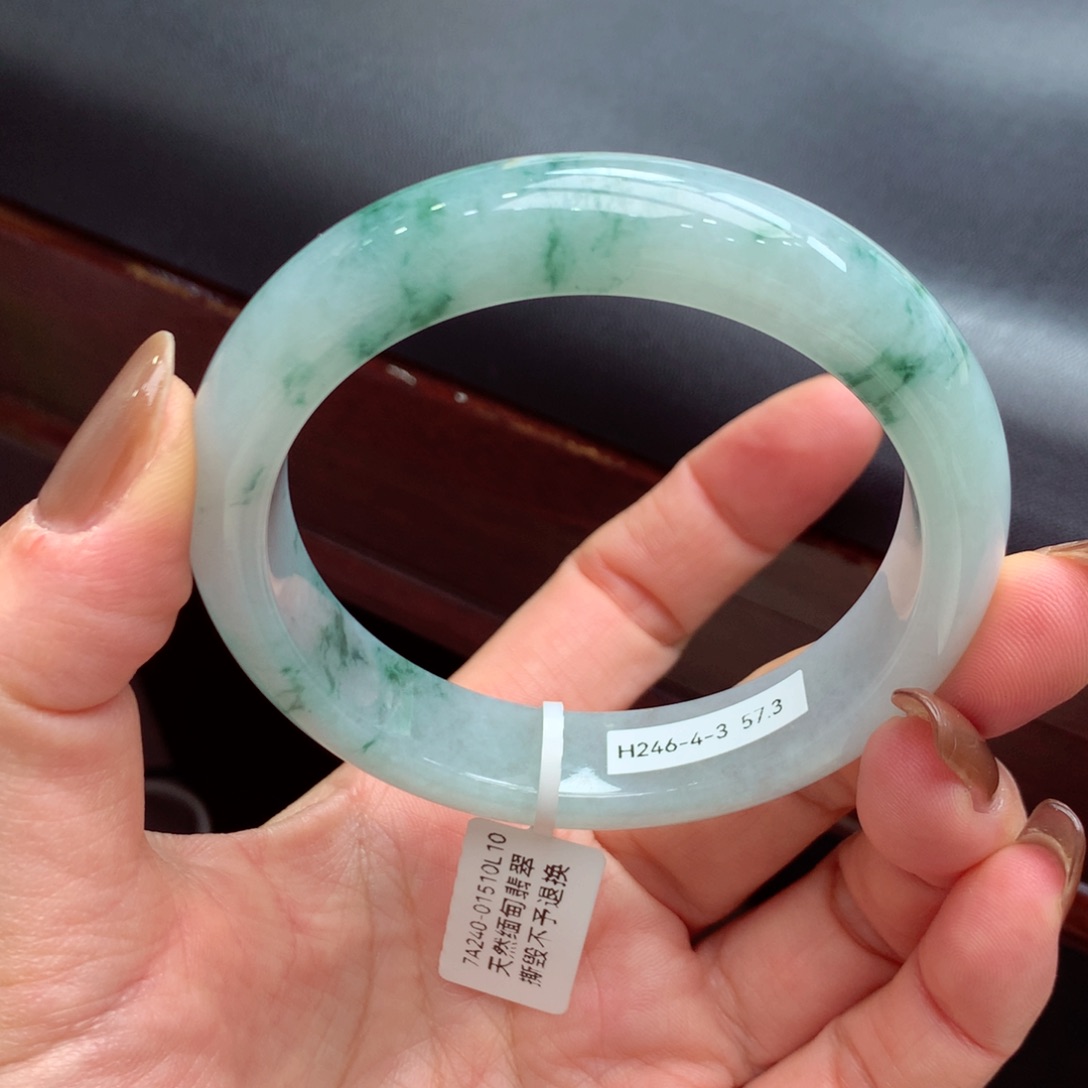 翡翠手镯未镶嵌艳*缅甸翡翠手镯