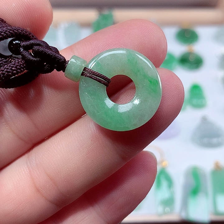 翡翠未镶嵌颈饰吊坠