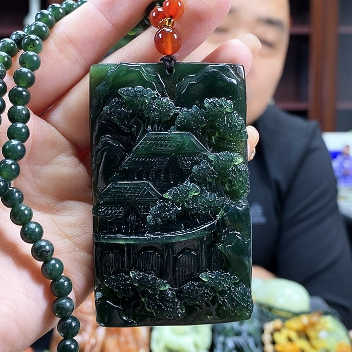 蛇纹石玉吊坠未镶嵌