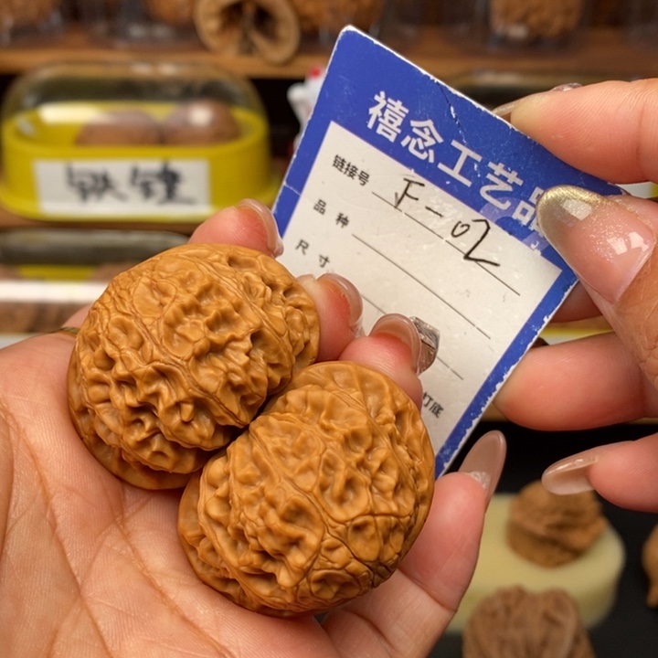 文玩核桃吊坠40宫灯