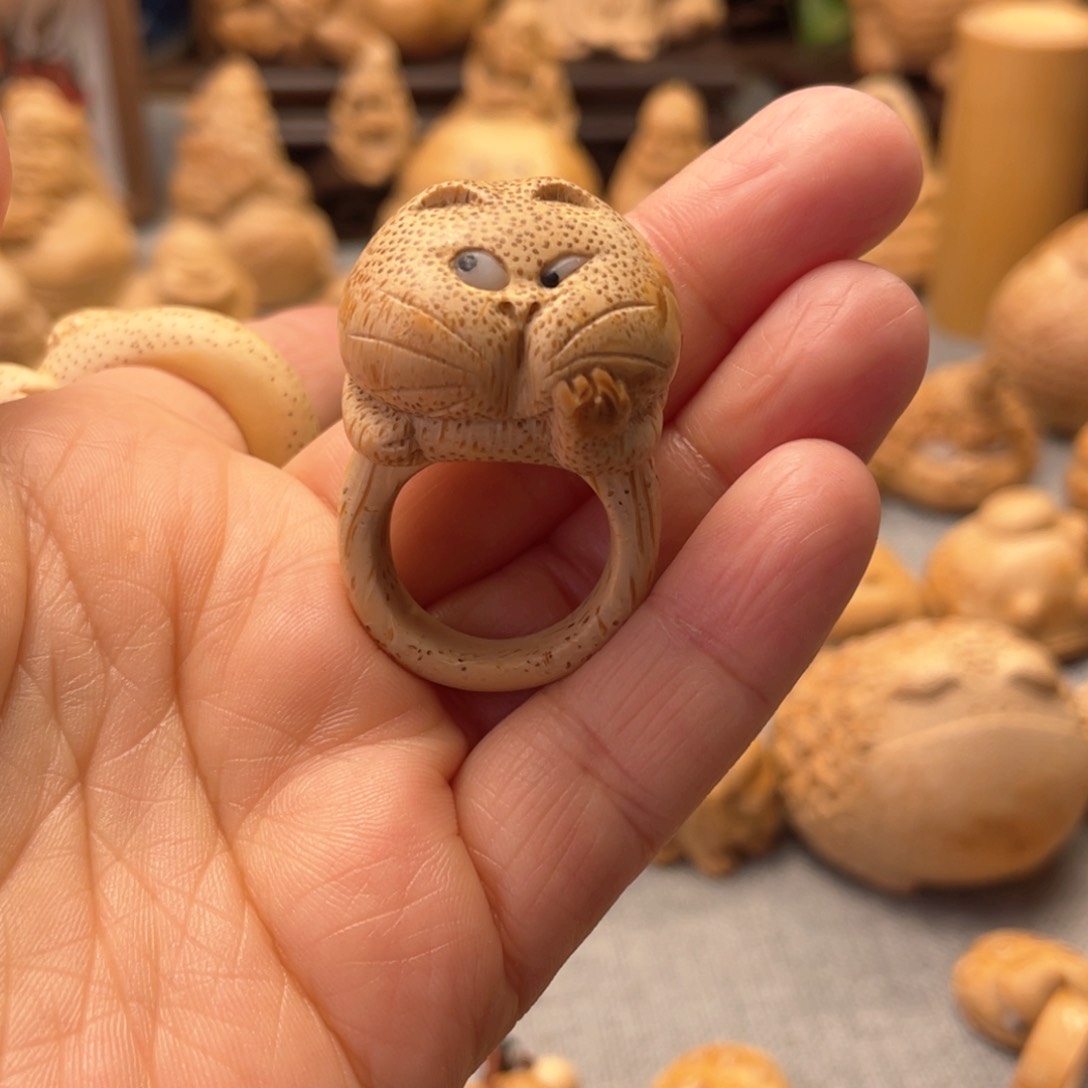 竹不****抖竹根雕猫咪戒指