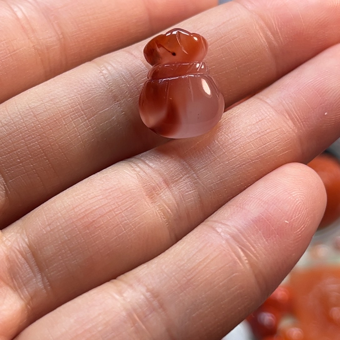 南红玛瑙配饰未镶嵌