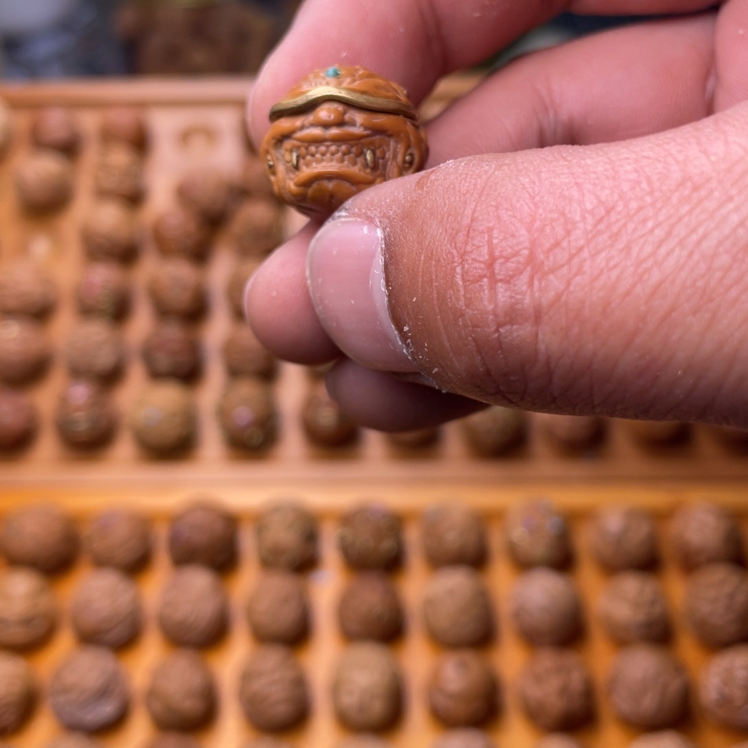 谅****猴头核桃吊坠猴头核桃镶嵌盲僧