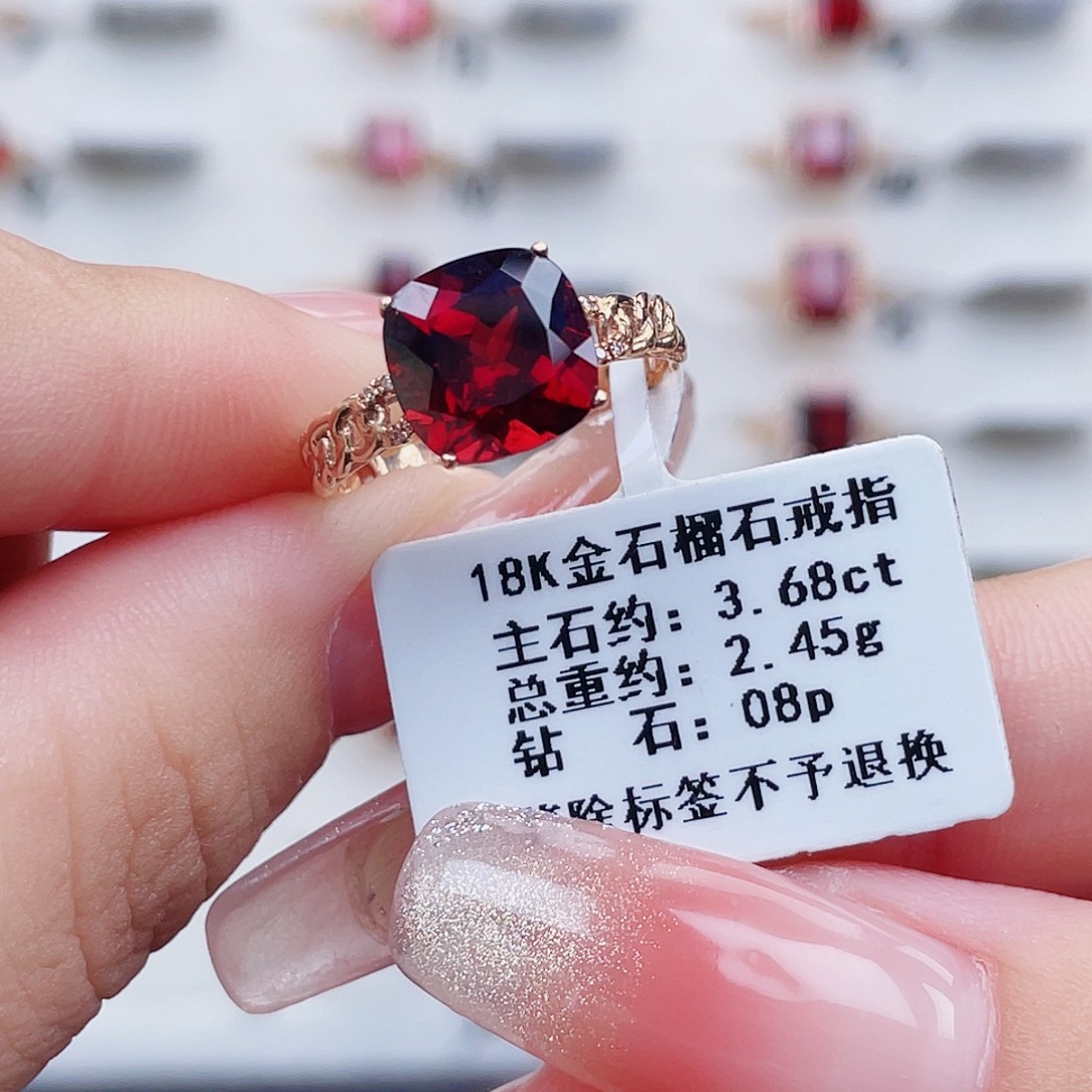 18K金镶嵌戒指石榴石