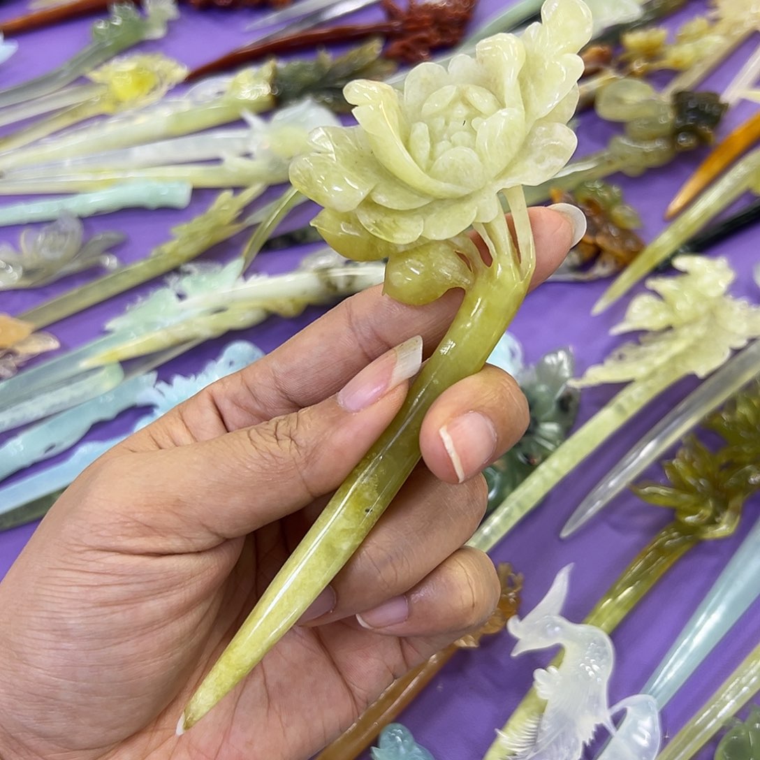 未镶嵌蛇纹石玉牡丹