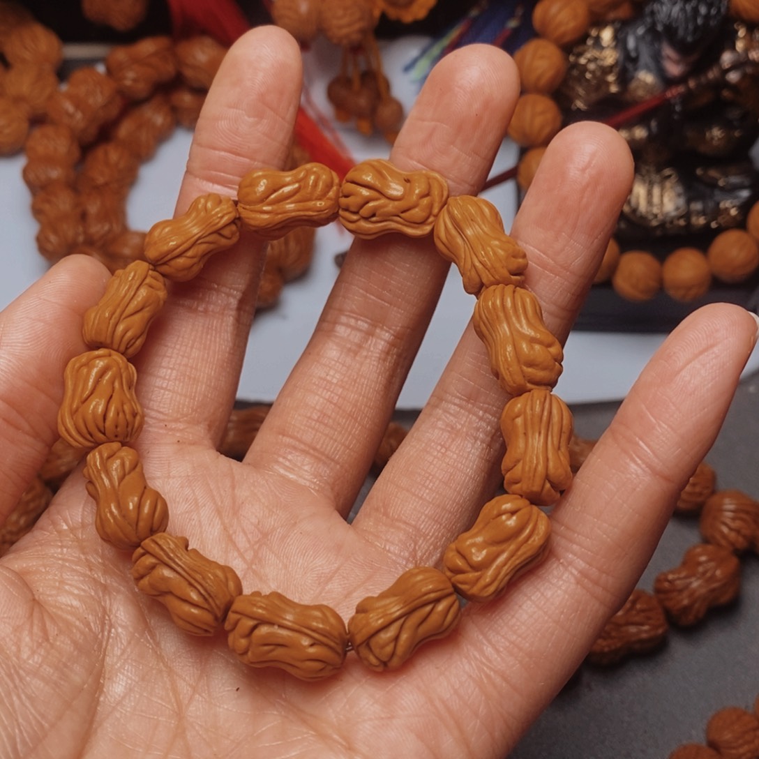 蕊***笑桃核吊坠桃枭手串，1