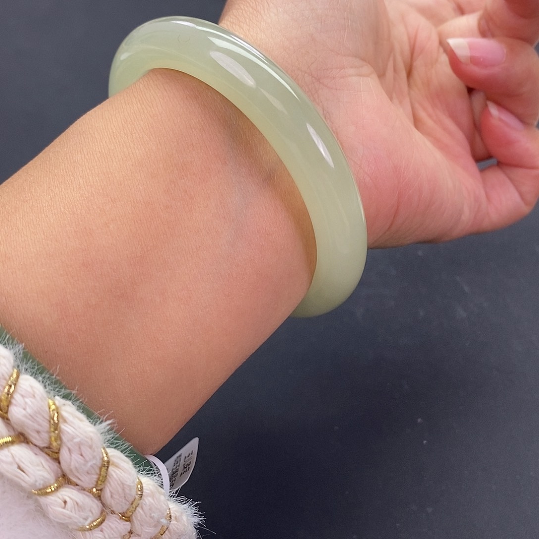 和田玉未镶嵌珠宝奇石和田玉手镯55.56