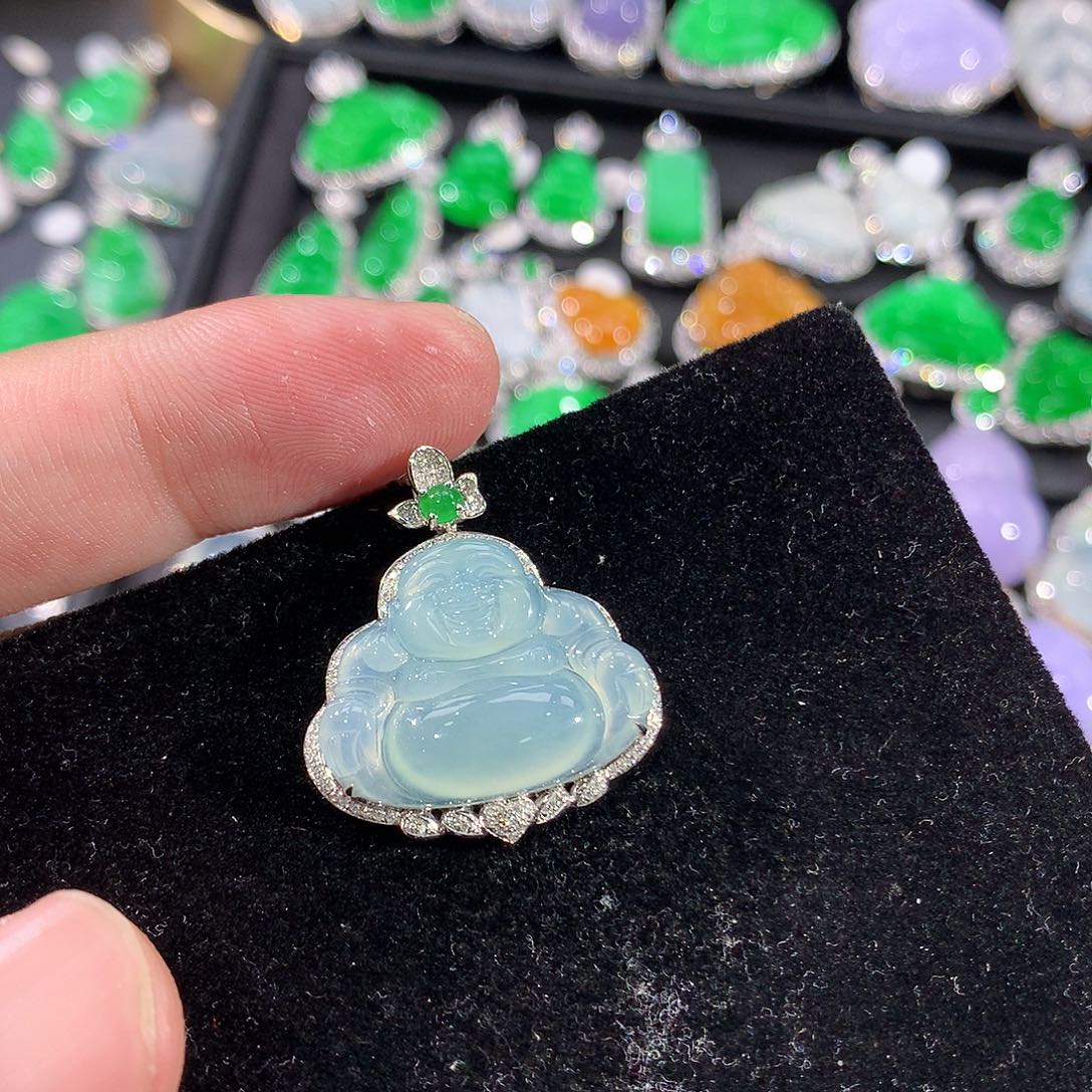 翡翠18K金镶嵌颈饰