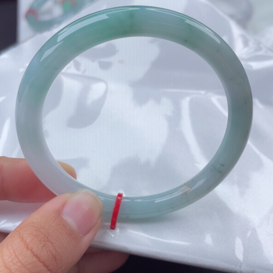 翡翠手镯（圆镯）未镶嵌