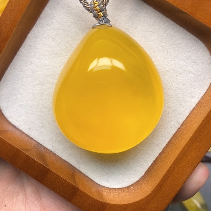 未镶嵌琥珀珠宝奇石