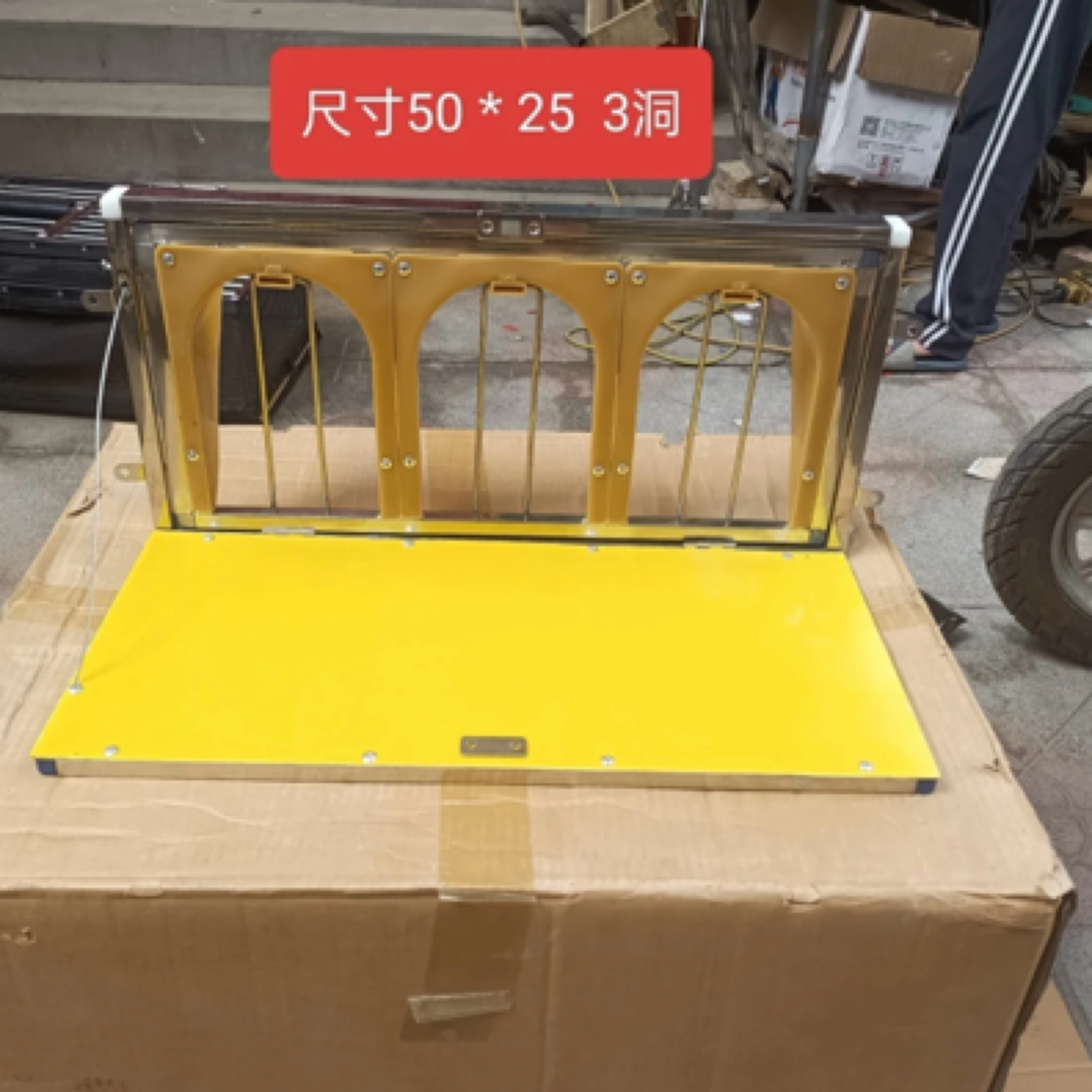 简易不锈钢鸽子鸽舍进出口赛鸽信鸽专用带落台设计鸽子门鸽舍门