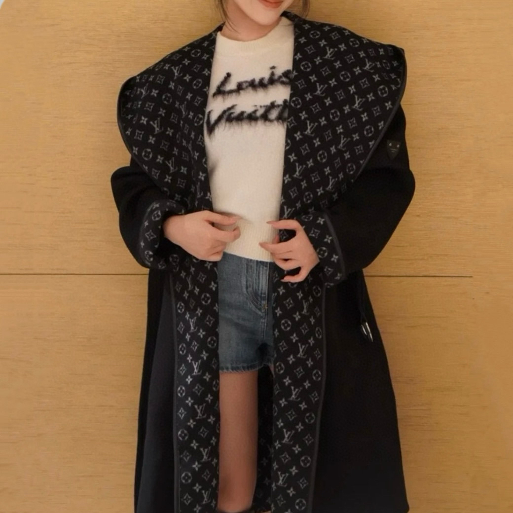 未使用 LouisVuitton/路易威登 围裹内满印大衣 34码 P01503