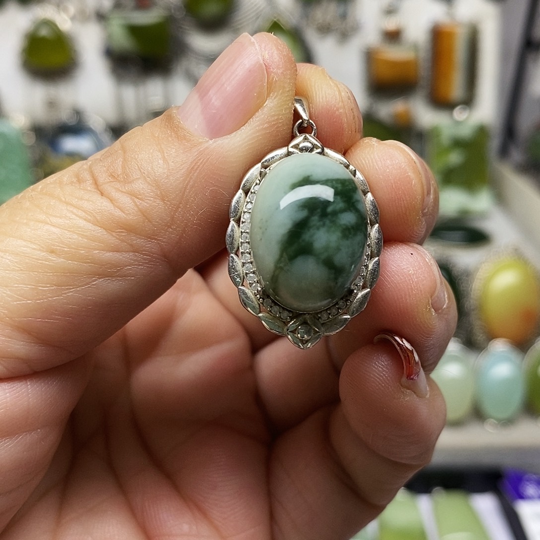 蛇纹石玉银S925镶嵌吊坠