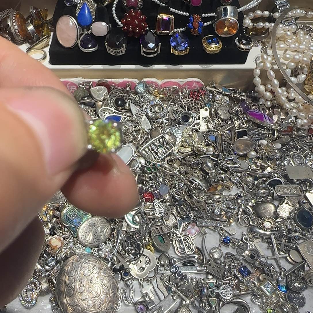 绿***踪大理石纯铜吊坠的设计也是非常