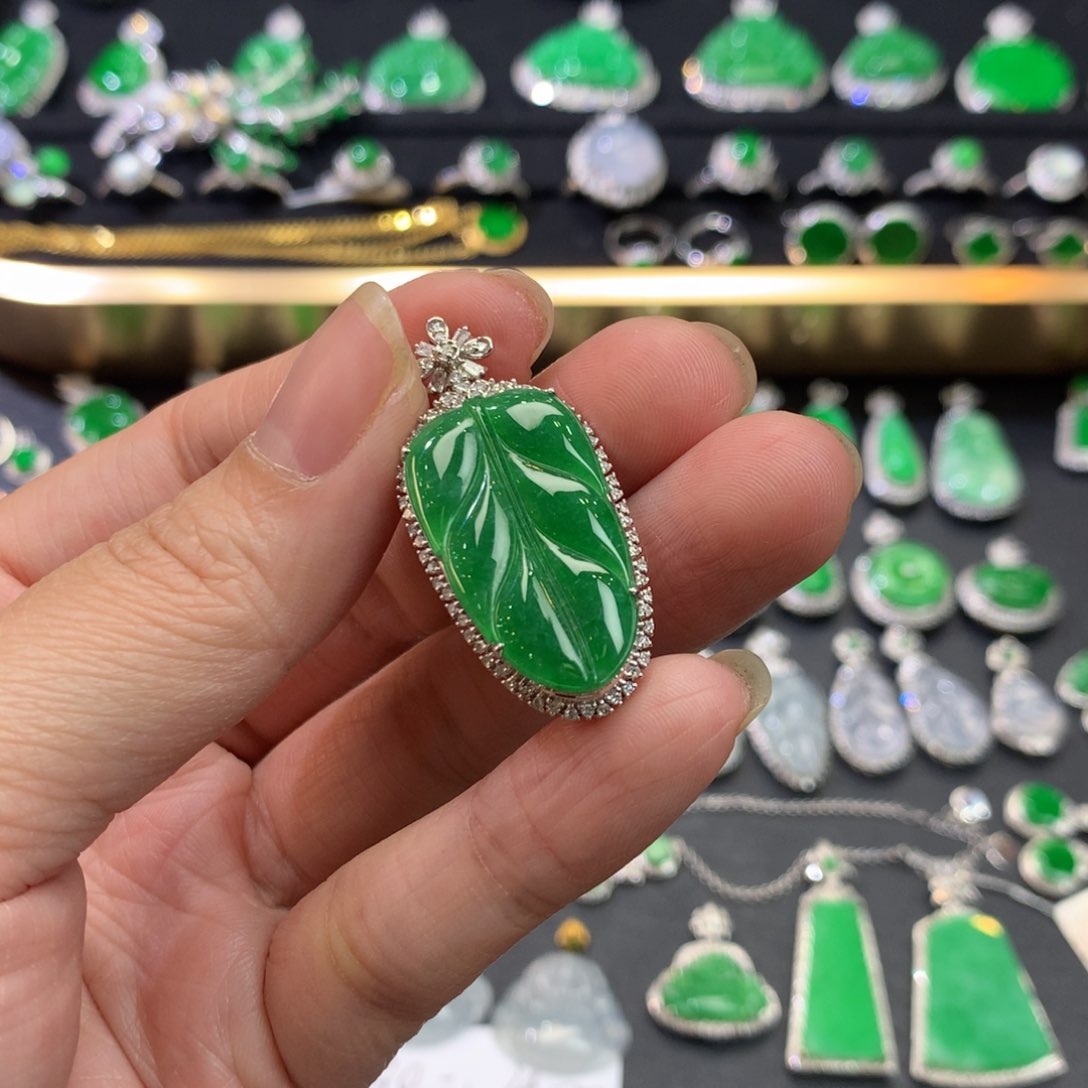 翡翠吊坠(不含链)18K金镶嵌