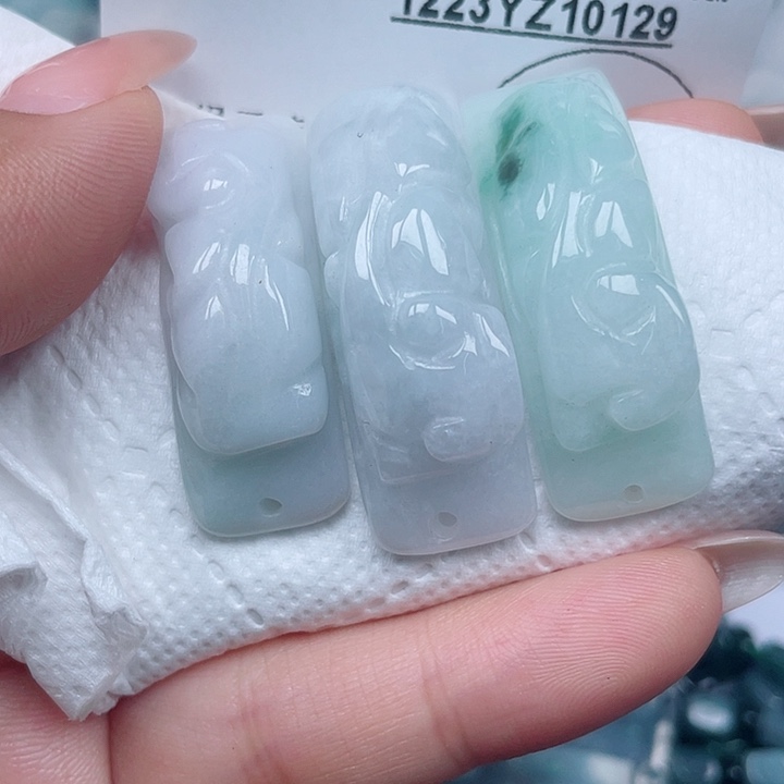 吊坠(不含链)未镶嵌翡翠