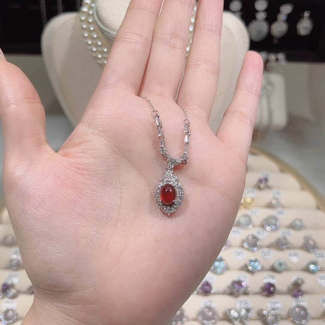 妮***）银S925镶嵌石榴石颈饰