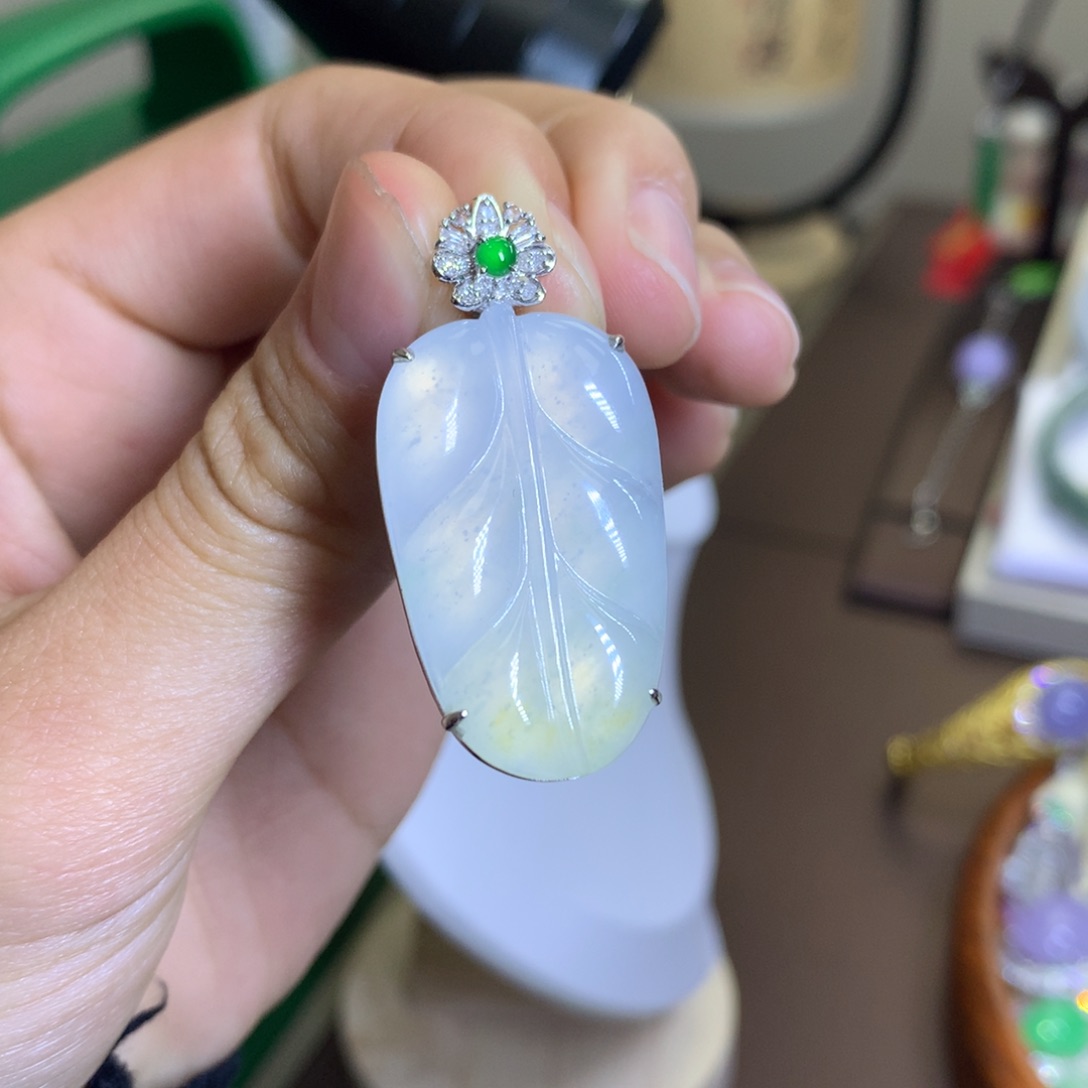 翡翠颈饰18K金镶嵌翡翠