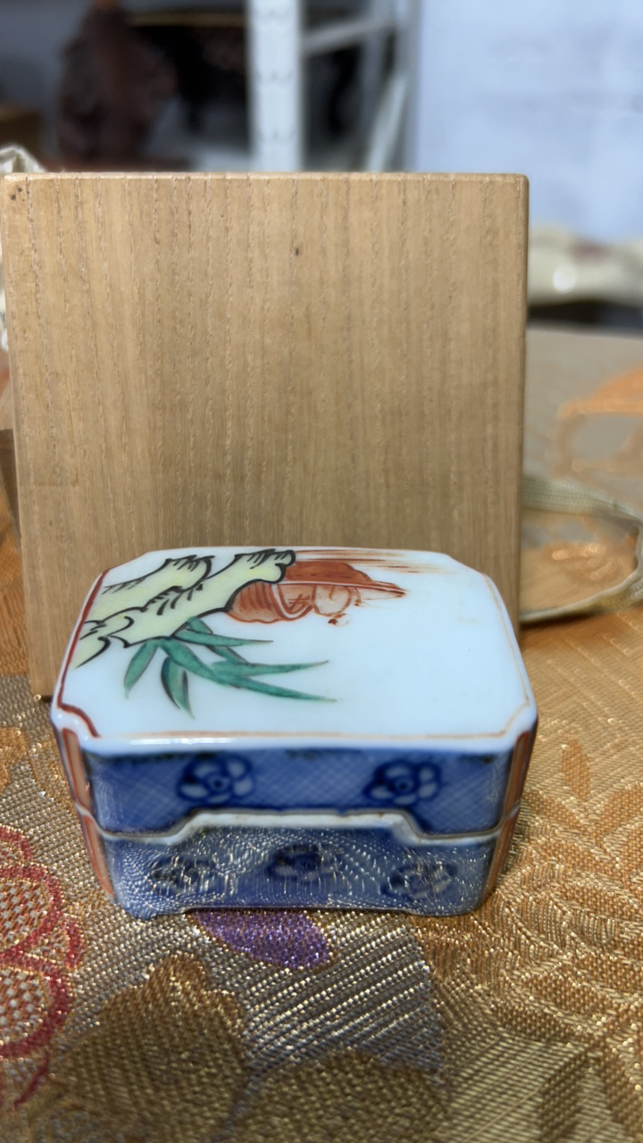 香盒瓷片瓷哈哈哈哈哈哈