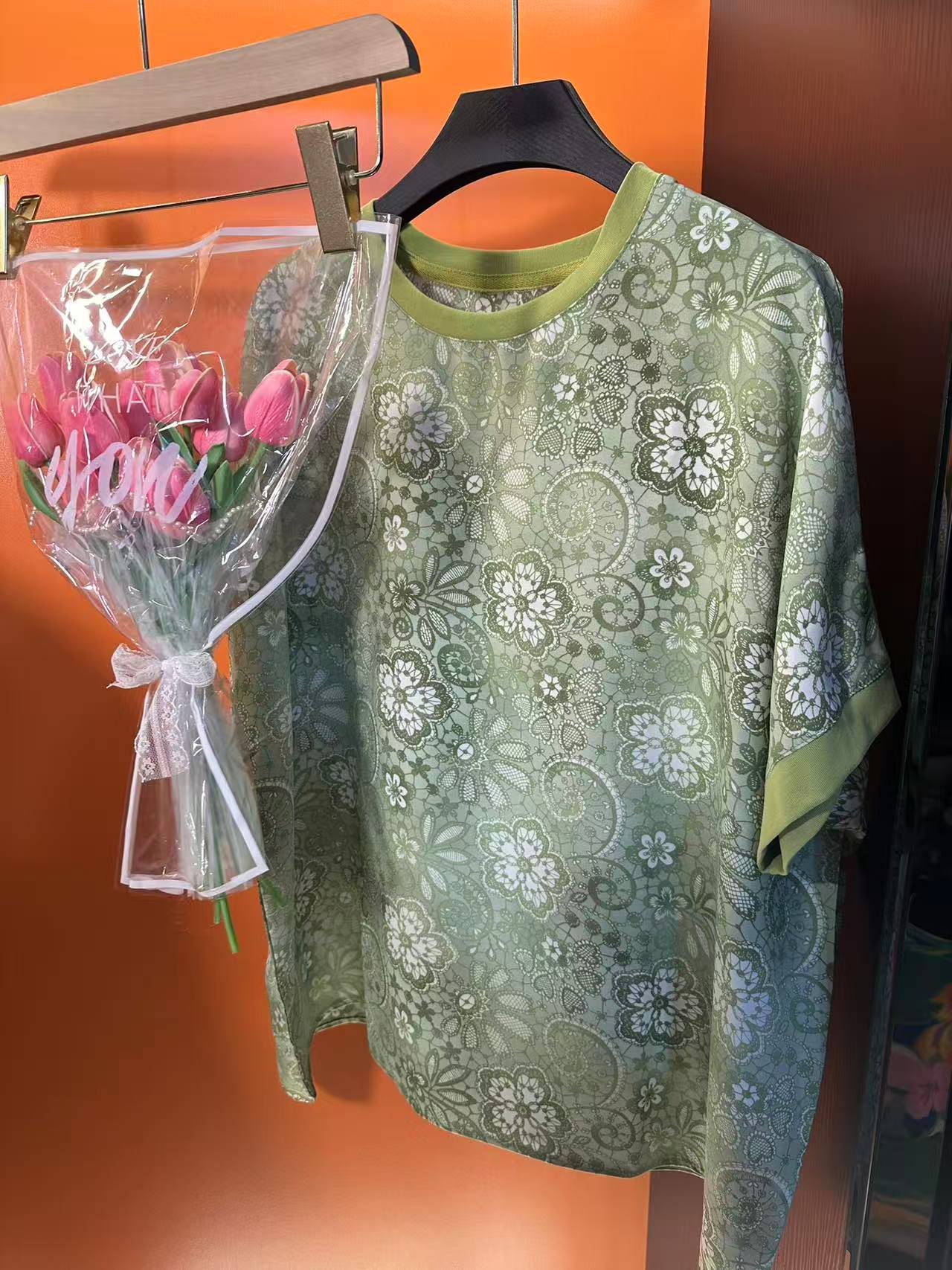 2025新款舒适透气上衣（绿野繁花）