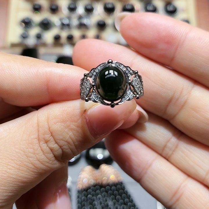 翡翠18K金镶嵌戒指