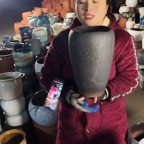 口18高32瑕疵盆子。 