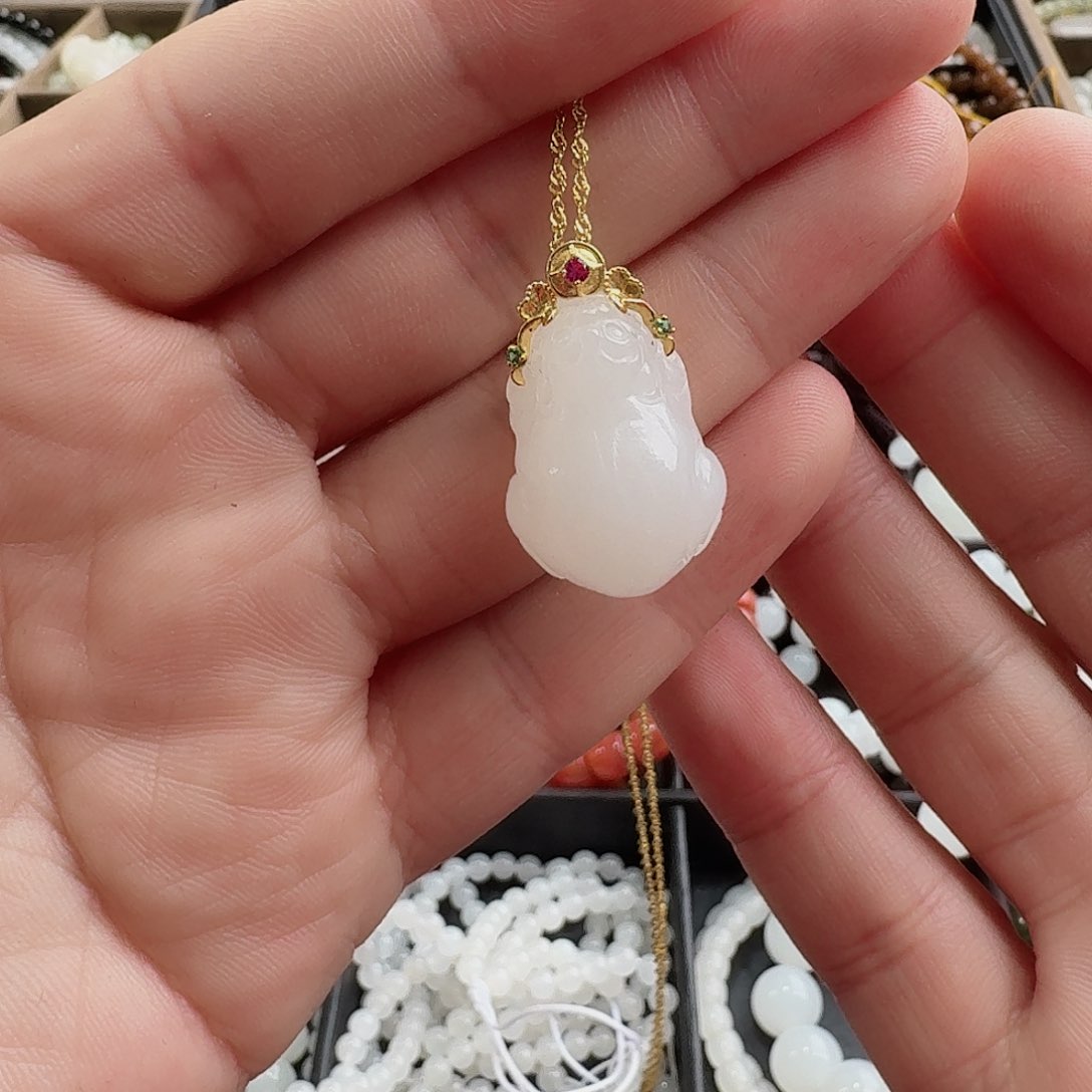 和田玉颈饰未镶嵌