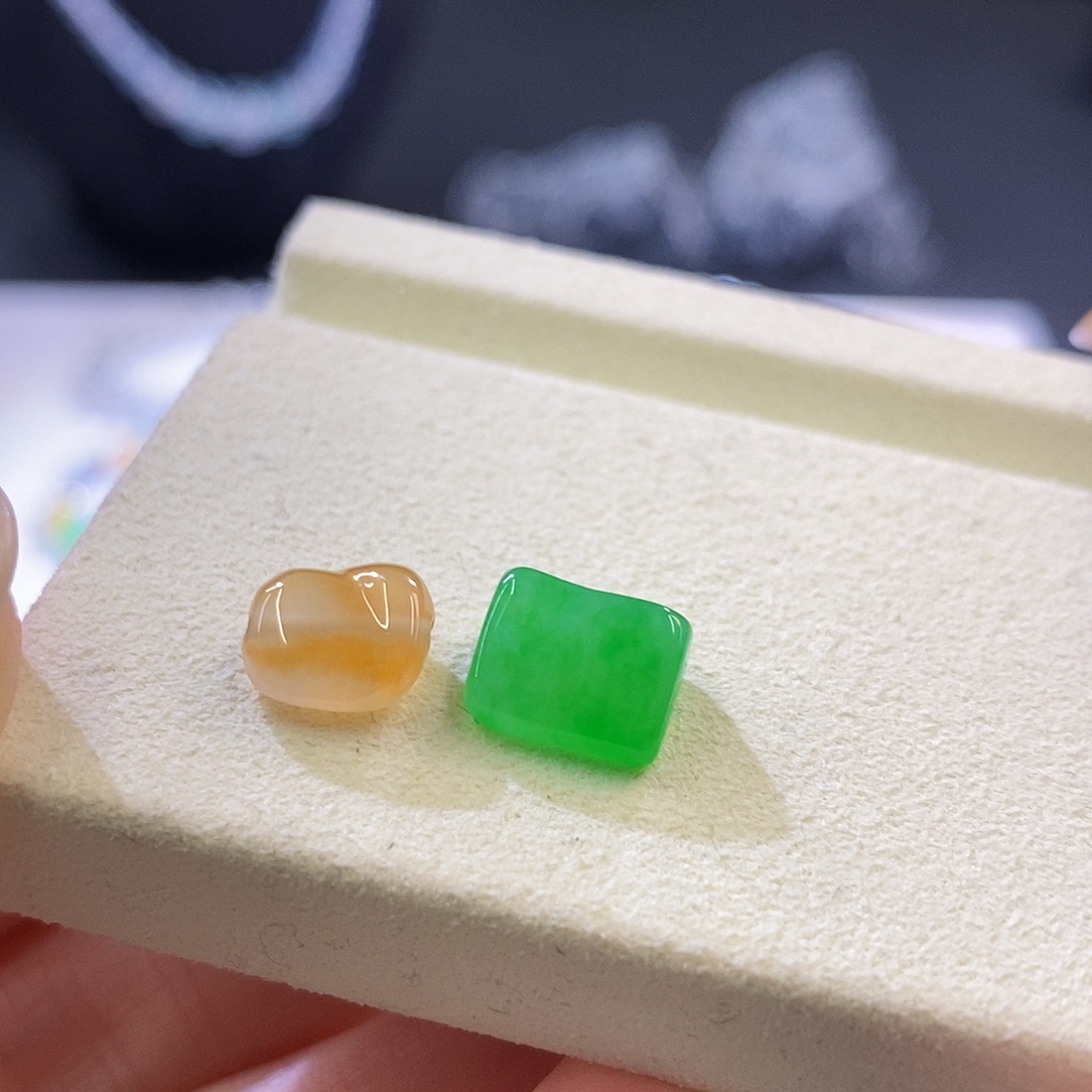 翡翠未镶嵌挂件随行