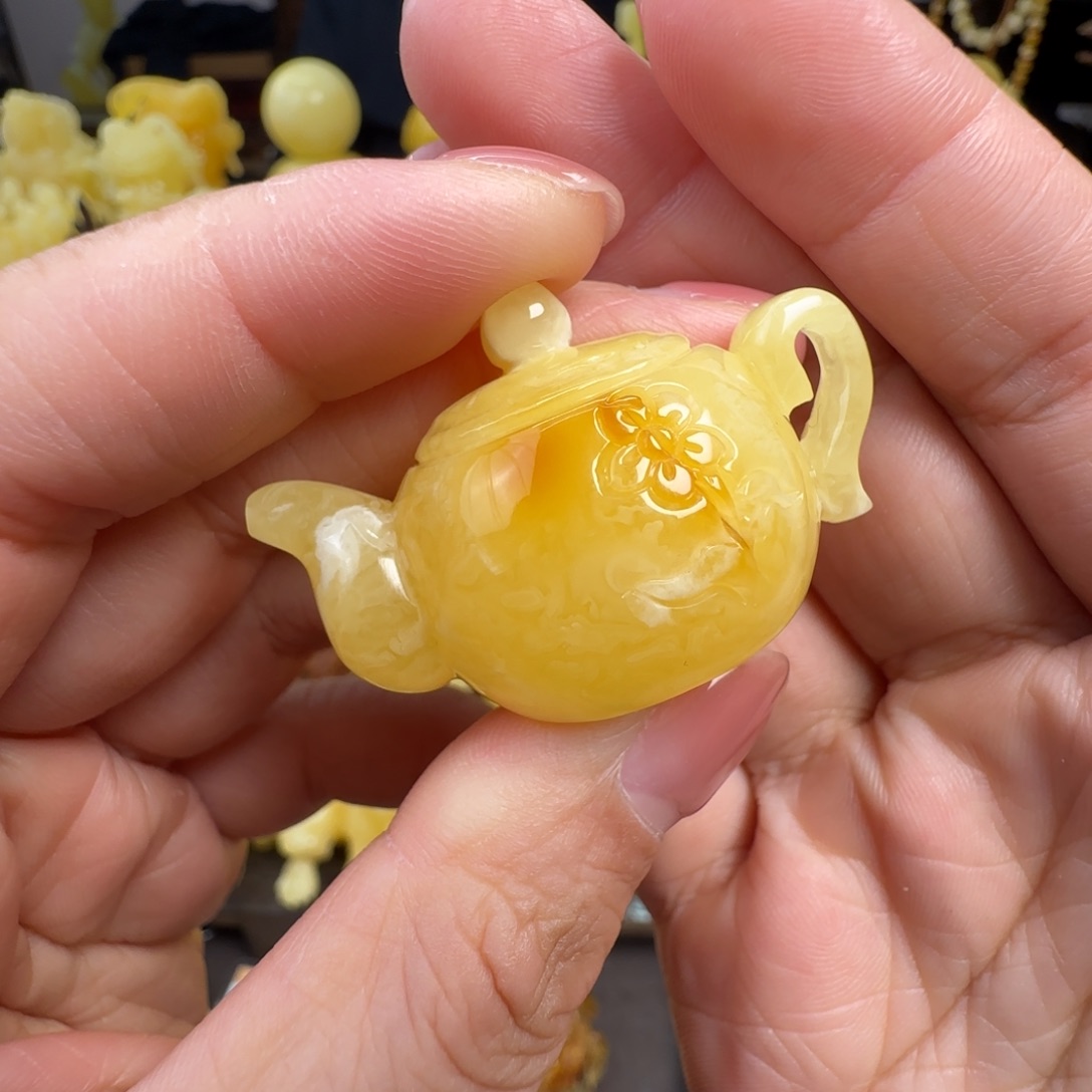 蜜蜡未镶嵌珠宝奇石