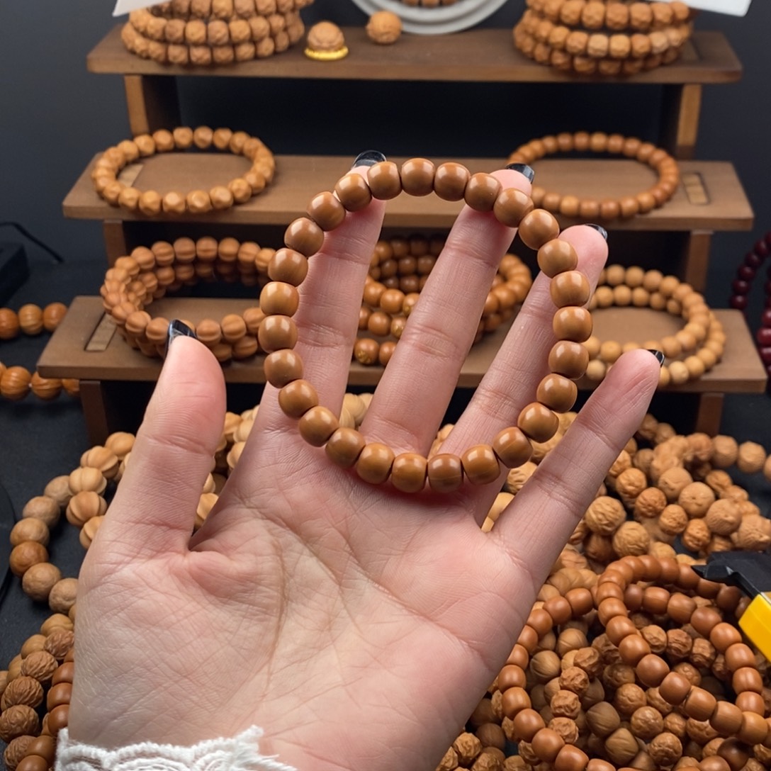 王***、猴头核桃吊坠全品光面直切